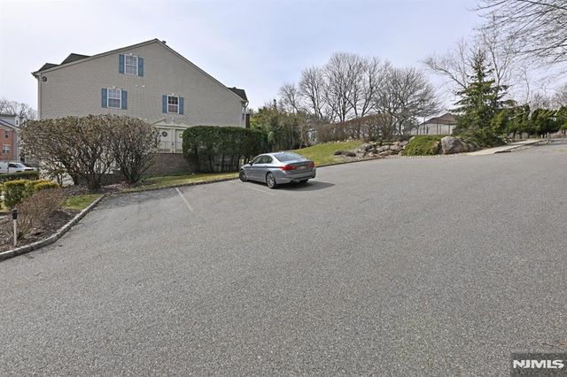 884 Somerset Court, Ramsey, NJ 07446