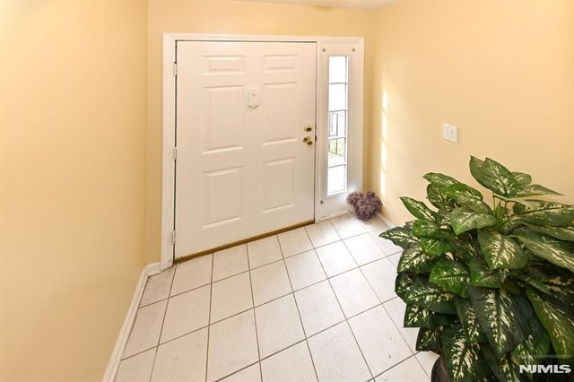 884 Somerset Court, Ramsey, NJ 07446