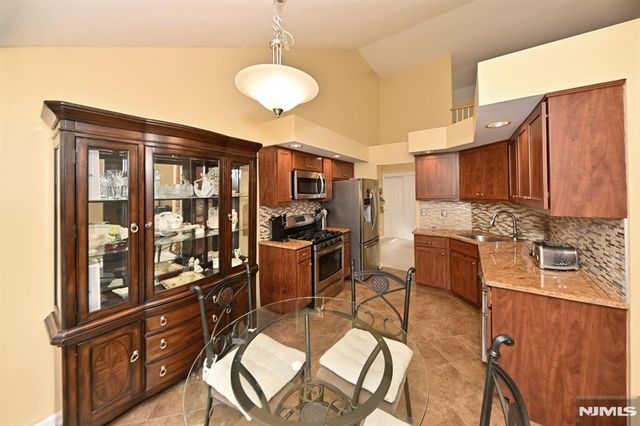 884 Somerset Court, Ramsey, NJ 07446