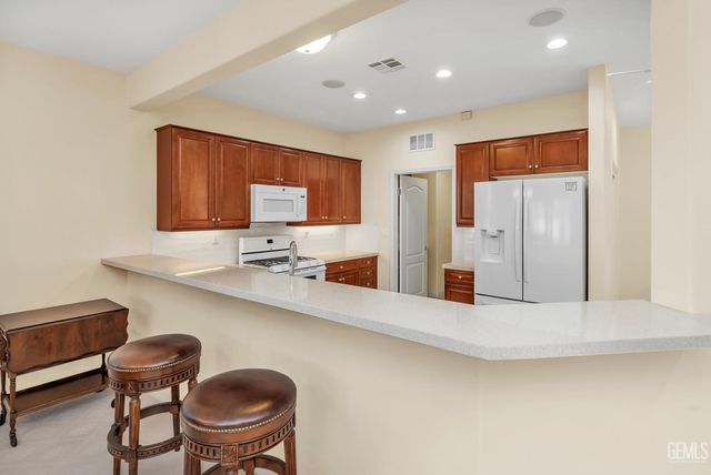 13408 Limestone Falls Drive, Bakersfield, CA 93306