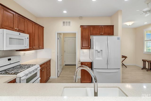 13408 Limestone Falls Drive, Bakersfield, CA 93306