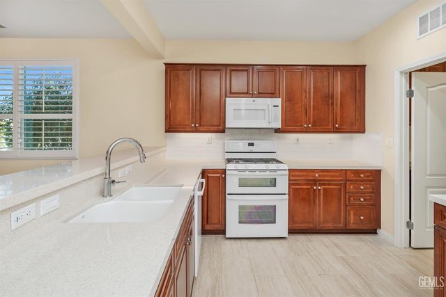 13408 Limestone Falls Drive, Bakersfield, CA 93306
