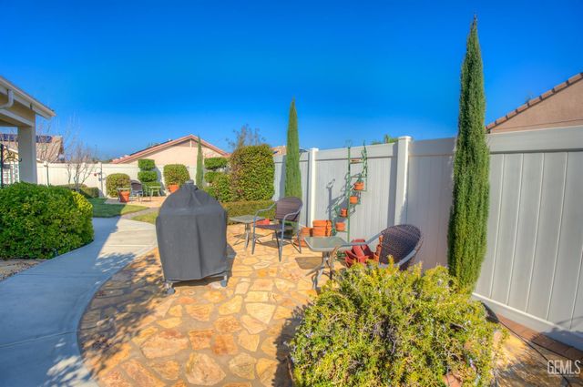 13408 Limestone Falls Drive, Bakersfield, CA 93306