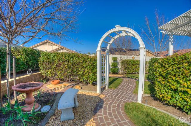 13408 Limestone Falls Drive, Bakersfield, CA 93306