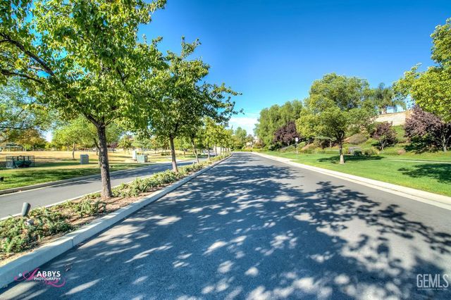 13408 Limestone Falls Drive, Bakersfield, CA 93306