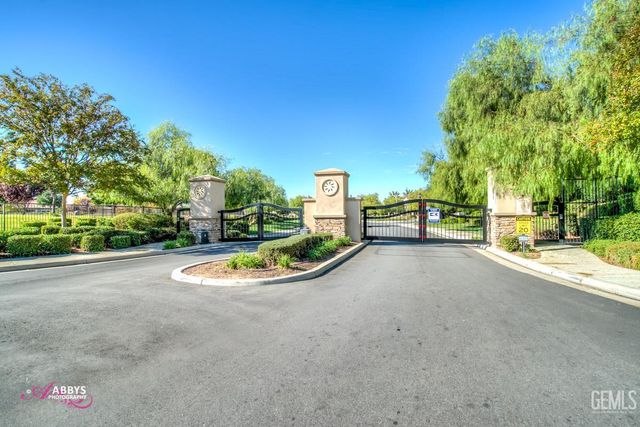 13408 Limestone Falls Drive, Bakersfield, CA 93306