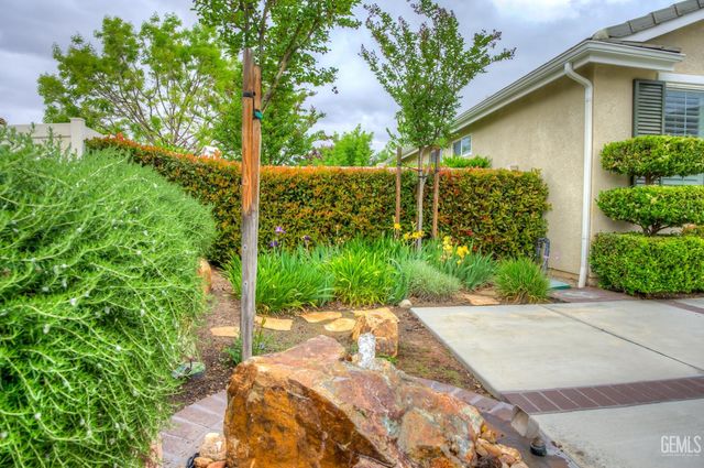 13408 Limestone Falls Drive, Bakersfield, CA 93306