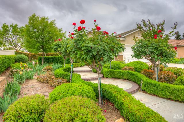13408 Limestone Falls Drive, Bakersfield, CA 93306