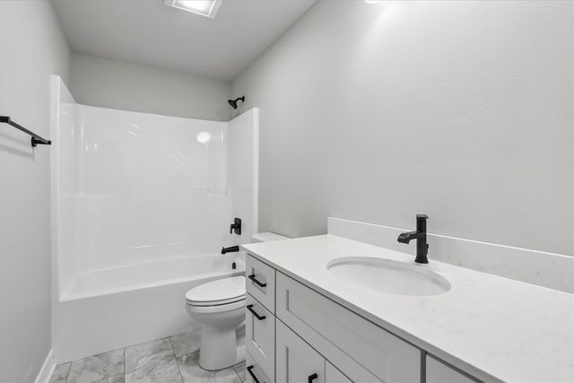 1003 Highland Trail, Solon, IA 52333