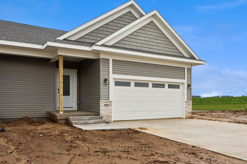 1003 Highland Trail, Solon, IA 52333