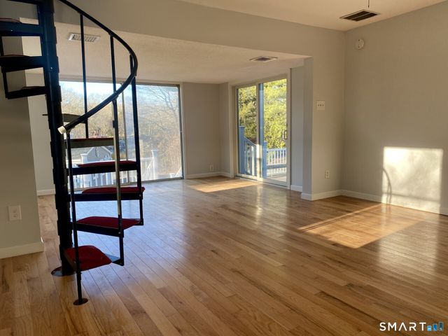 15 Baxter Road, Clinton, CT 06413