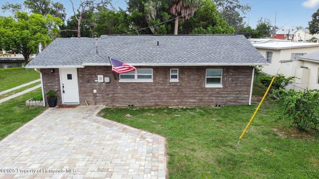 5411 Teal Drive, Weeki Wachee, FL 34607