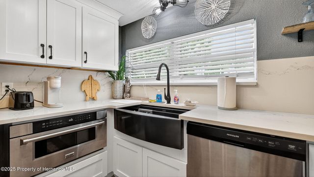 5411 Teal Drive, Weeki Wachee, FL 34607