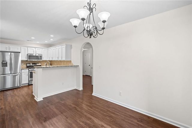 172 Stoneforest Drive, Woodstock, GA 30189