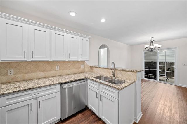 172 Stoneforest Drive, Woodstock, GA 30189