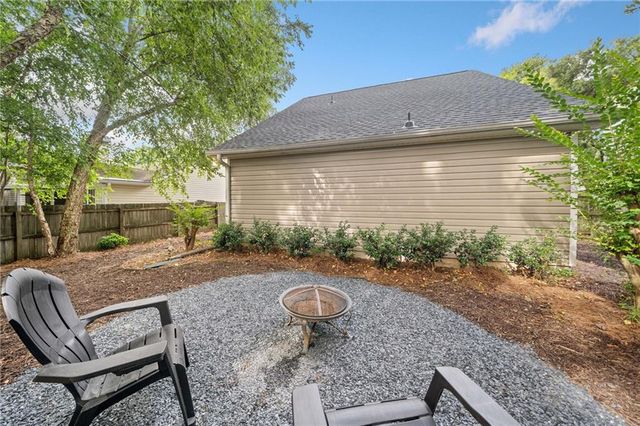 172 Stoneforest Drive, Woodstock, GA 30189