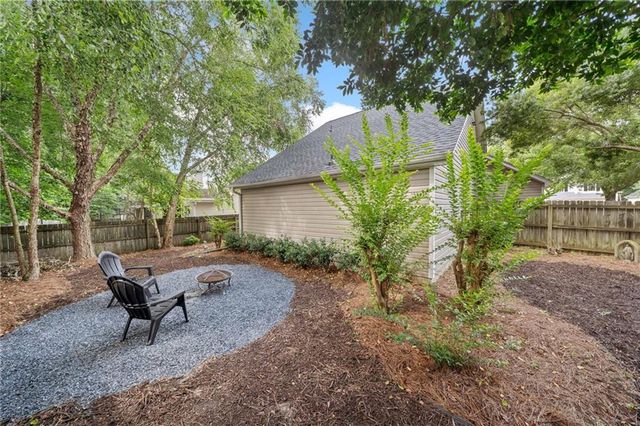 172 Stoneforest Drive, Woodstock, GA 30189