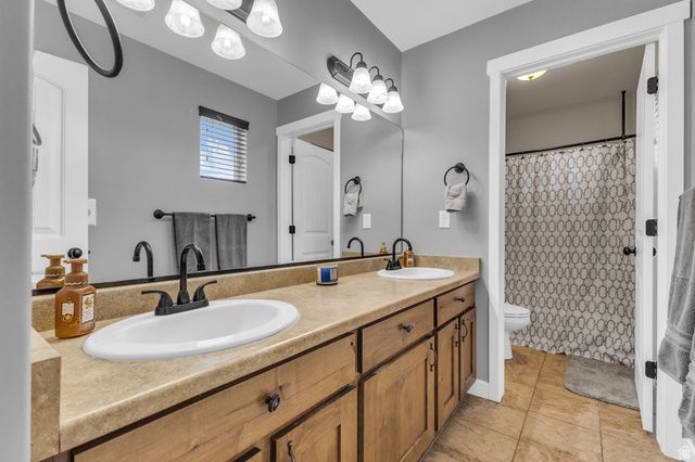 10498 S BROOKLYN VIEW LANE CIR, South Jordan, UT 84095