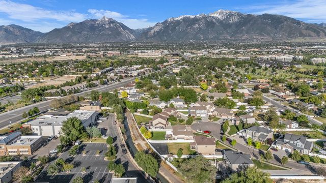 10498 S BROOKLYN VIEW LANE CIR, South Jordan, UT 84095