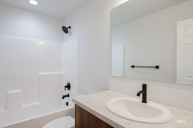 17452 N Union Springs Pl, Nampa, ID 83687