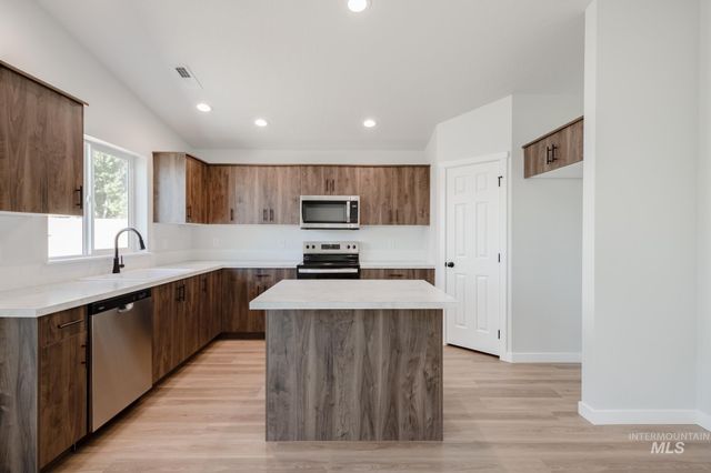 17452 N Union Springs Pl, Nampa, ID 83687