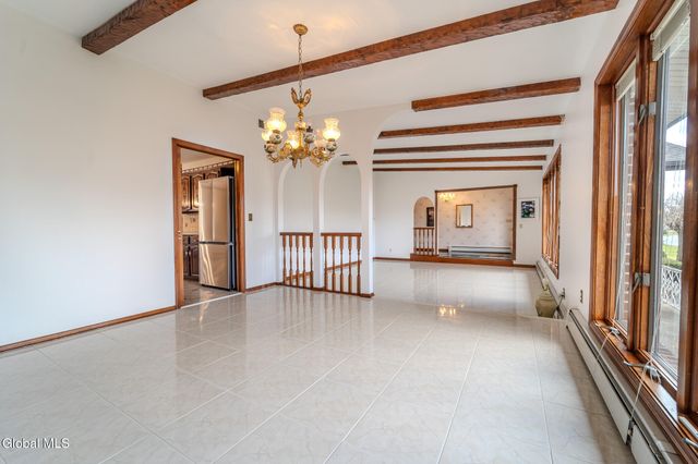 15 Huntleigh Drive, Colonie, NY 12211