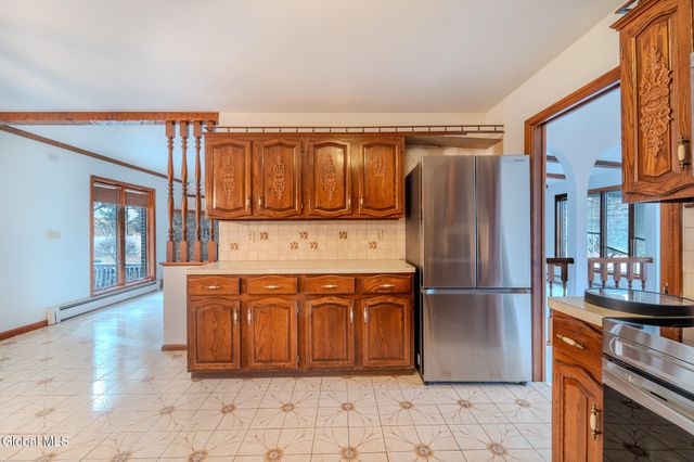 15 Huntleigh Drive, Colonie, NY 12211