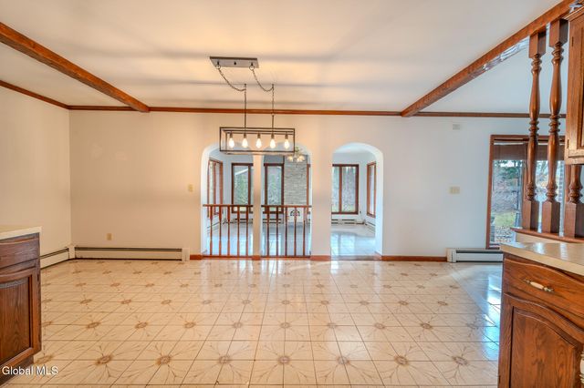 15 Huntleigh Drive, Colonie, NY 12211