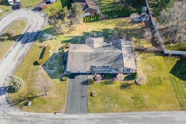 15 Huntleigh Drive, Colonie, NY 12211