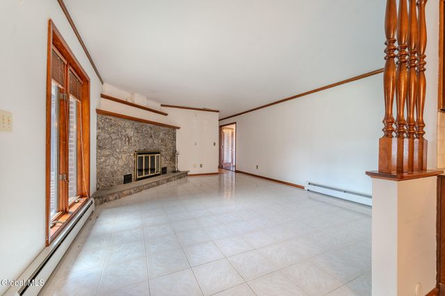 15 Huntleigh Drive, Colonie, NY 12211