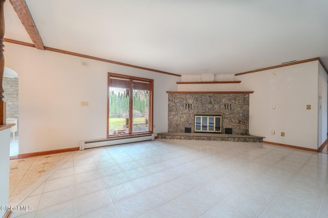 15 Huntleigh Drive, Colonie, NY 12211