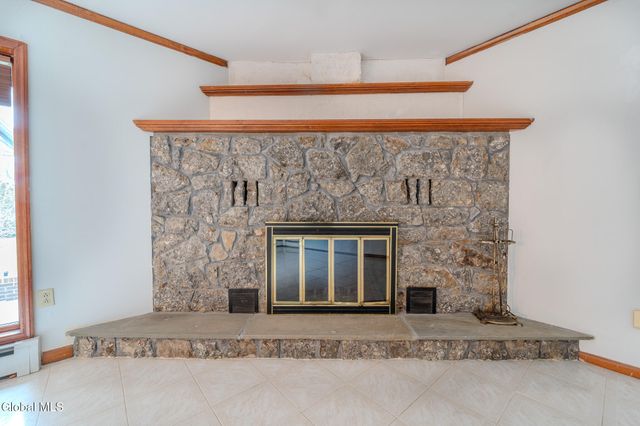 15 Huntleigh Drive, Colonie, NY 12211