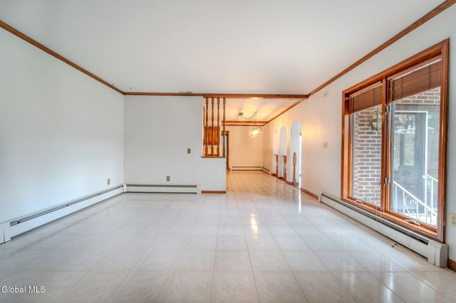 15 Huntleigh Drive, Colonie, NY 12211