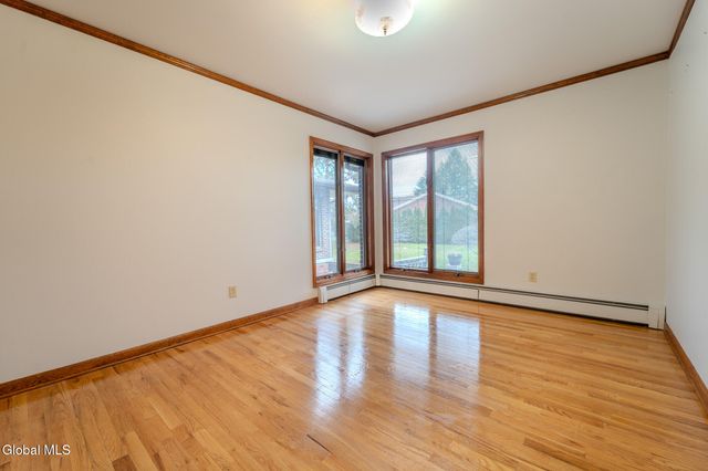 15 Huntleigh Drive, Colonie, NY 12211