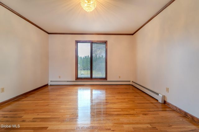 15 Huntleigh Drive, Colonie, NY 12211