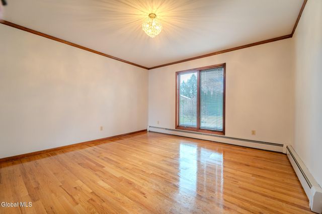 15 Huntleigh Drive, Colonie, NY 12211