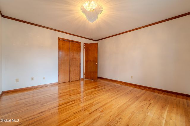 15 Huntleigh Drive, Colonie, NY 12211