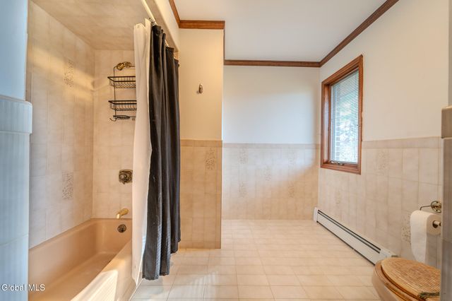 15 Huntleigh Drive, Colonie, NY 12211