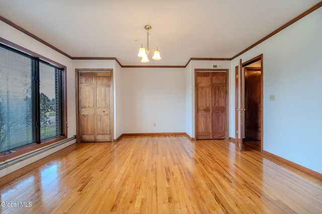 15 Huntleigh Drive, Colonie, NY 12211