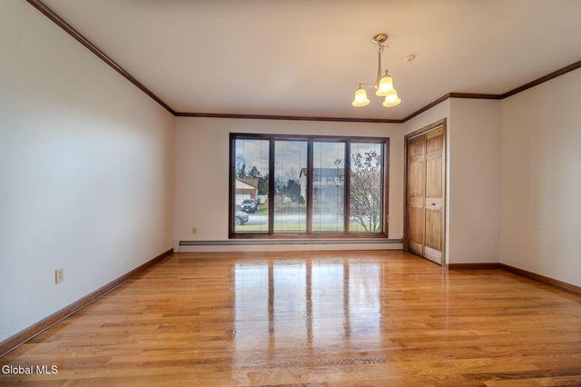 15 Huntleigh Drive, Colonie, NY 12211