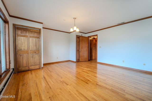 15 Huntleigh Drive, Colonie, NY 12211