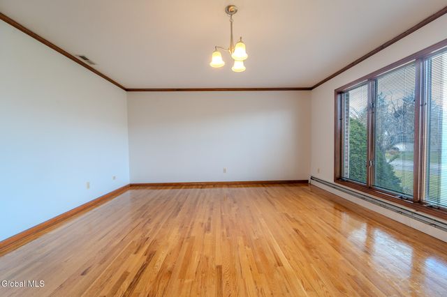 15 Huntleigh Drive, Colonie, NY 12211