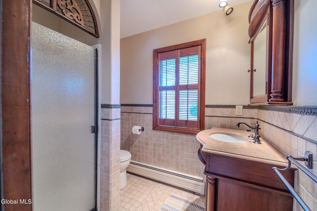 15 Huntleigh Drive, Colonie, NY 12211