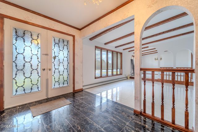 15 Huntleigh Drive, Colonie, NY 12211