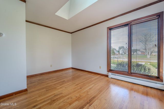 15 Huntleigh Drive, Colonie, NY 12211