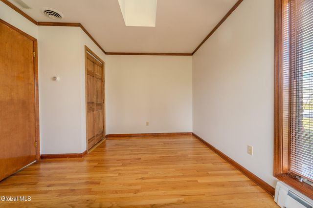 15 Huntleigh Drive, Colonie, NY 12211