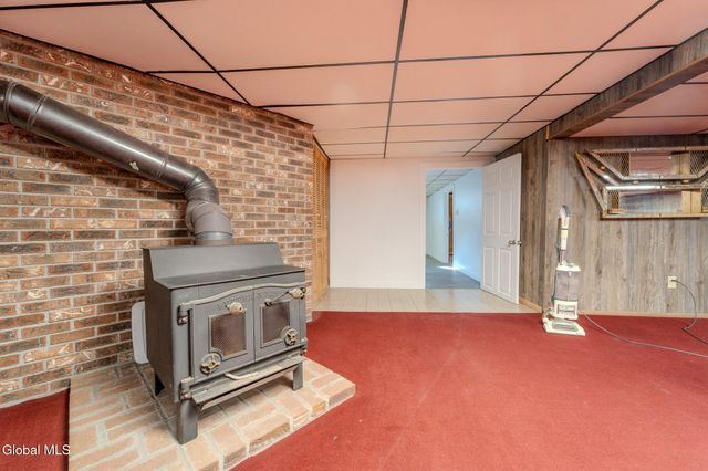 15 Huntleigh Drive, Colonie, NY 12211