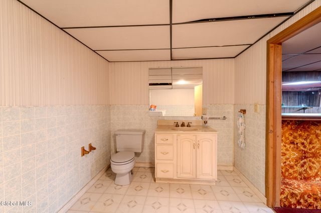 15 Huntleigh Drive, Colonie, NY 12211