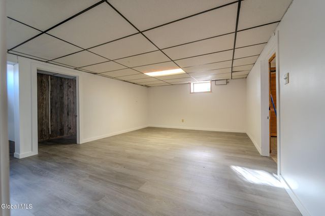 15 Huntleigh Drive, Colonie, NY 12211