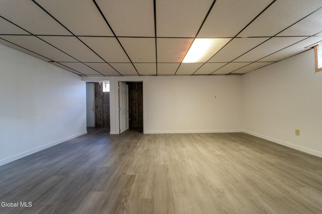 15 Huntleigh Drive, Colonie, NY 12211